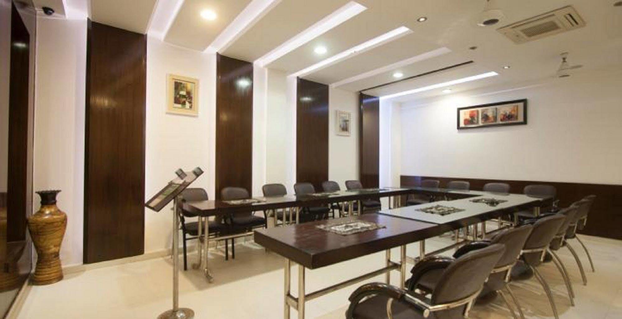Sun International Hotel New Delhi